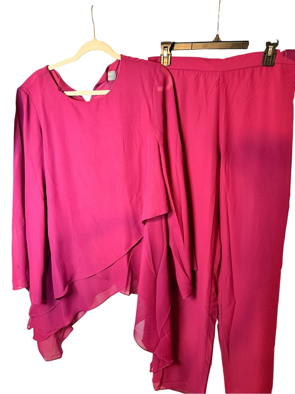 Massey’s 
Size L
Womens Fuchsia Layered Chiffon Top & Pants Set